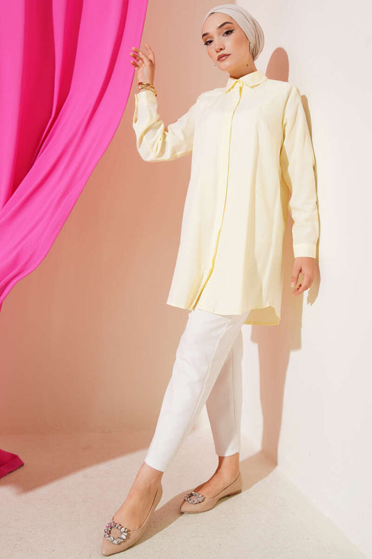 Chemise jaune classique à col ovale