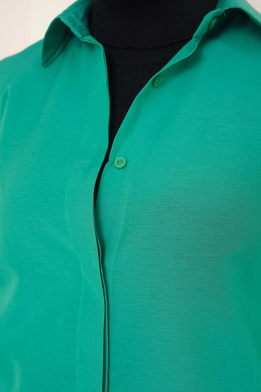 Chemise verte à col classique et coupe ovale