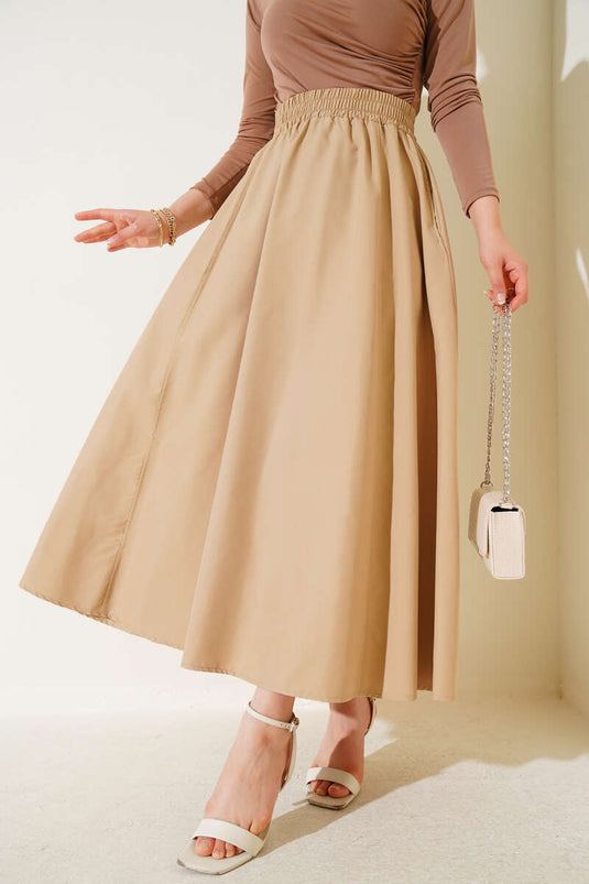 Jupe évasée couleur latte avec taille élastique et poches
