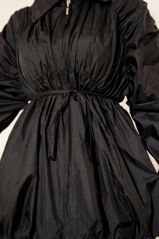 Trench con cerniera e maniche arricciate, nero