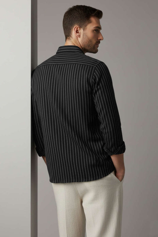 Chemise en lin rayée pour homme avec boutons noirs