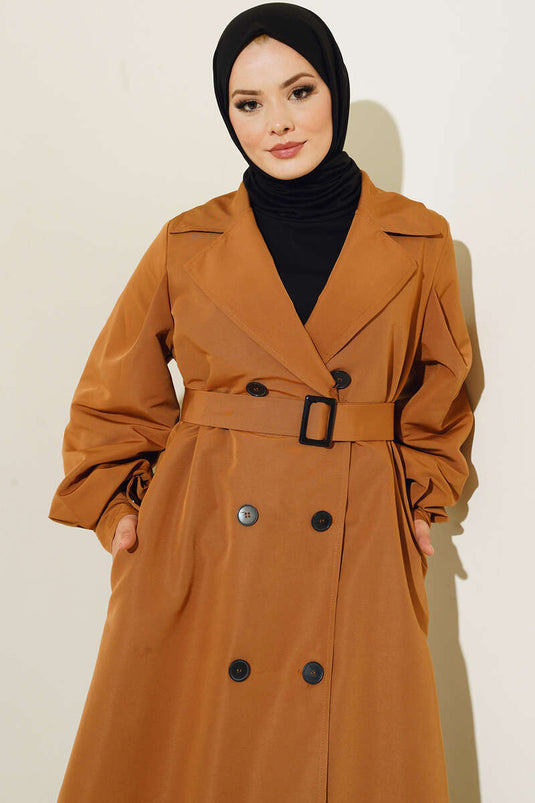 Trench Tan avec boutons de manchette et boucle de ceinture