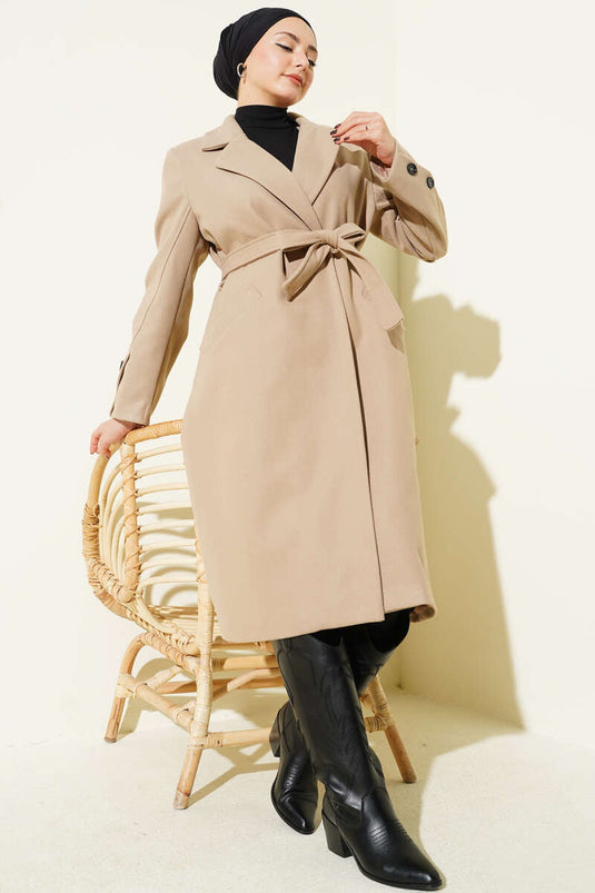 Manteau en cachemire et vison avec boutons de manchette et ceinture