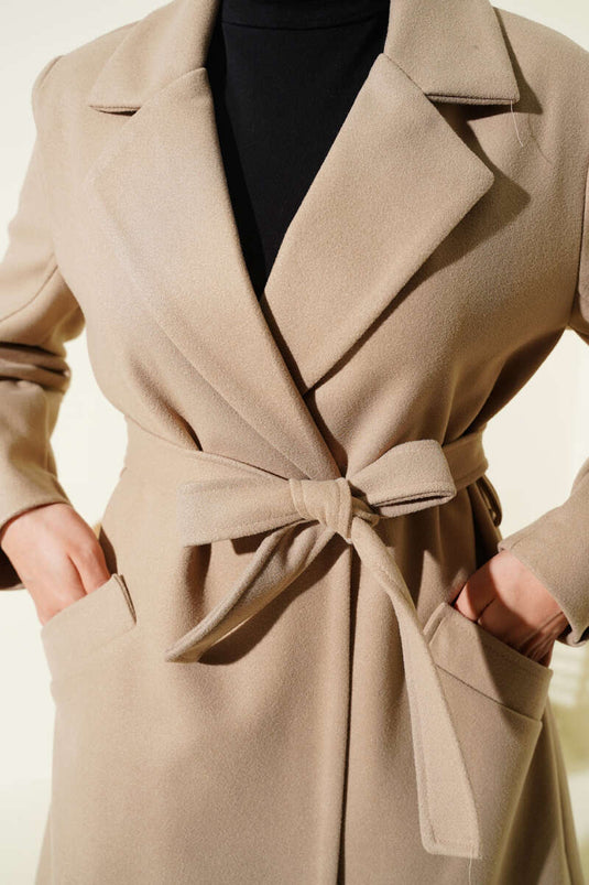 Manteau en cachemire et vison avec boutons de manchette et ceinture