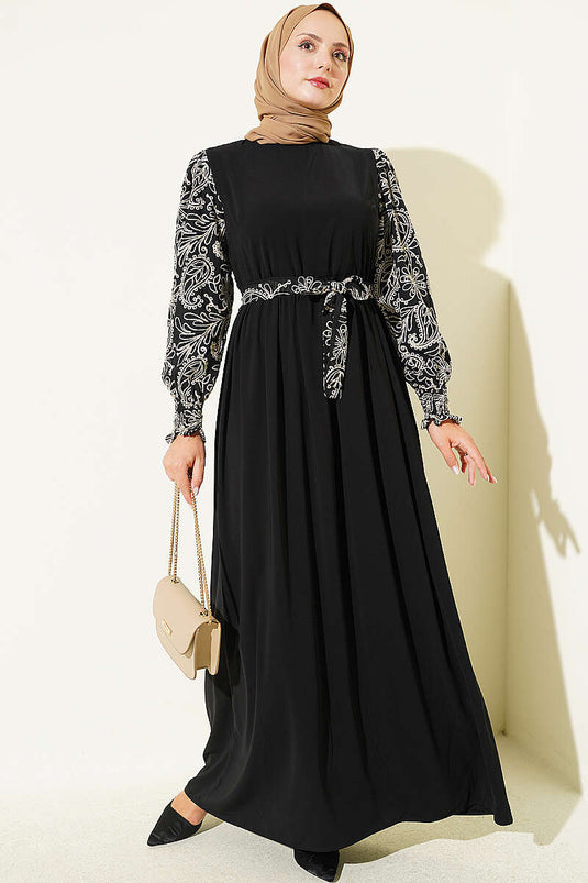 Robe Brodée Avec Perles Et Détails
