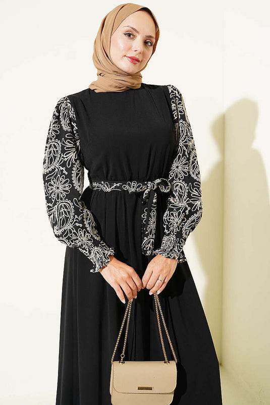 Robe Brodée Avec Perles Et Détails