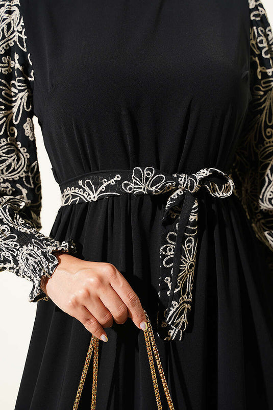 Robe Brodée Avec Perles Et Détails