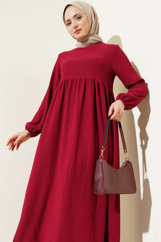 Robe en crêpe bordeaux à manches élastiques