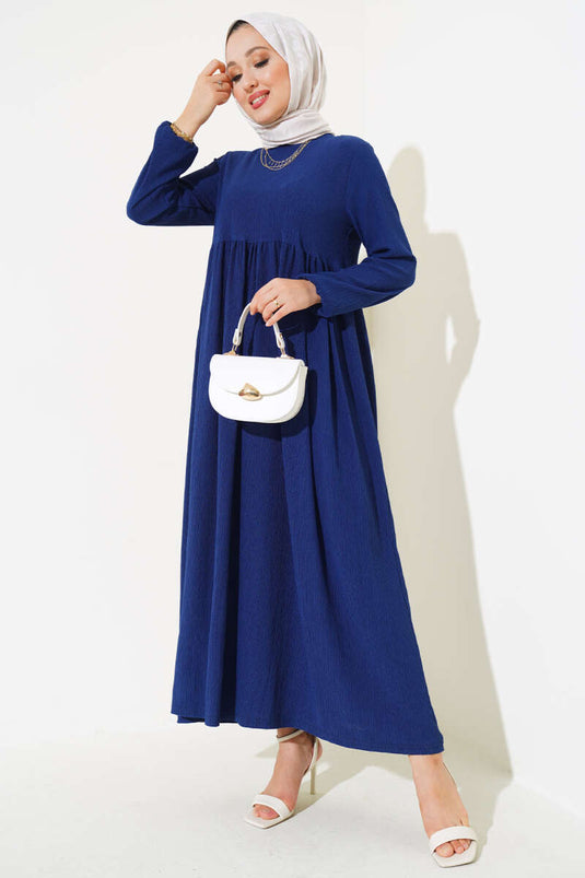 Crêpe-Kleid mit elastischen Ärmeln in Marineblau