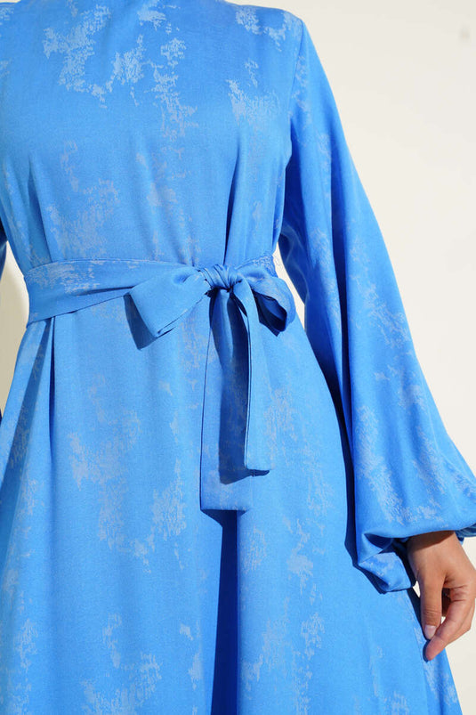 فستان أزرق منقوش بأكمام مرنة