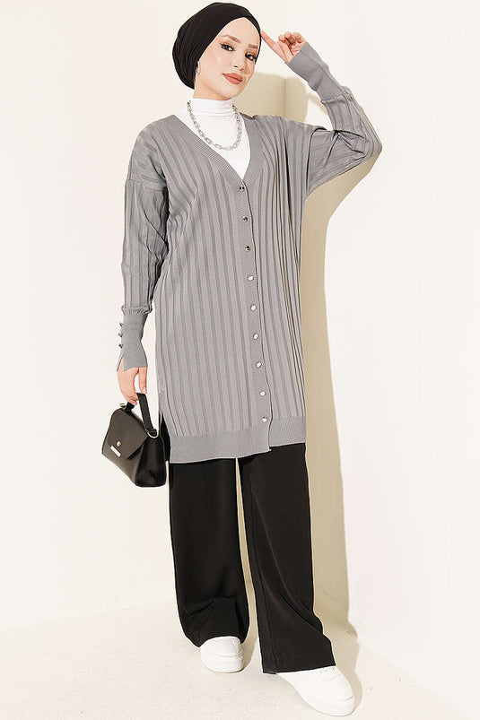 Grauer Strickjacke Mit Knöpfen Und Bündchen