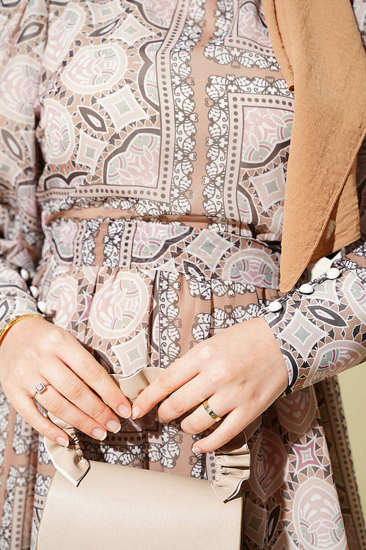 فستان Chiffon مزخرف بكم مع مانشيتات