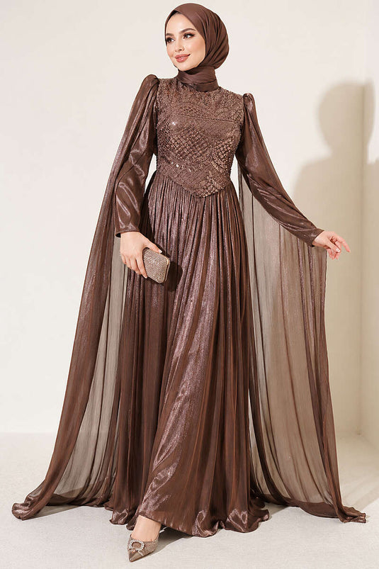 Robe De Soirée Marron Ornée Avec Cape