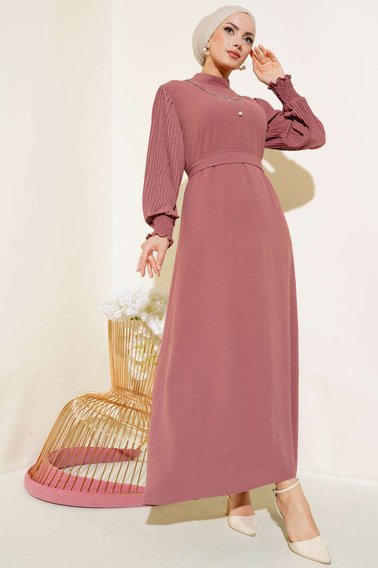 فستان بأكمام مطوية باللون البودرة