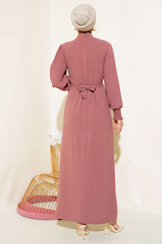 فستان بأكمام مطوية باللون البودرة