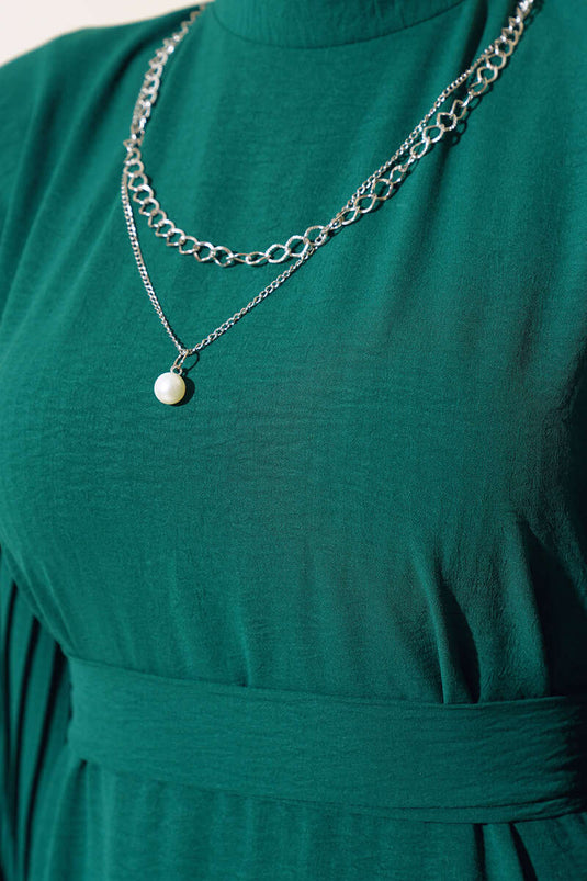 Kol Piliseli İnci Kolyeli Elbise Zümrüt