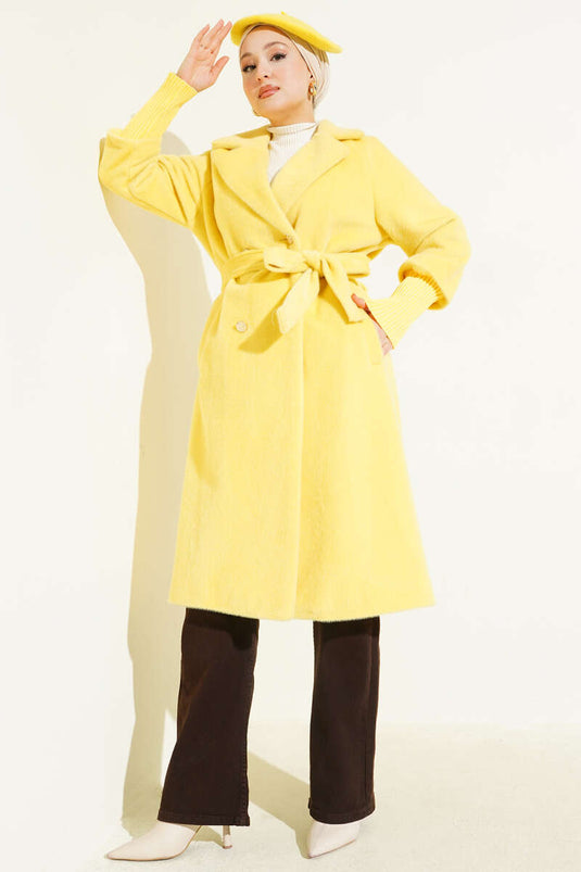 Gelber gerippter, gegürteter Rosshaarmantel