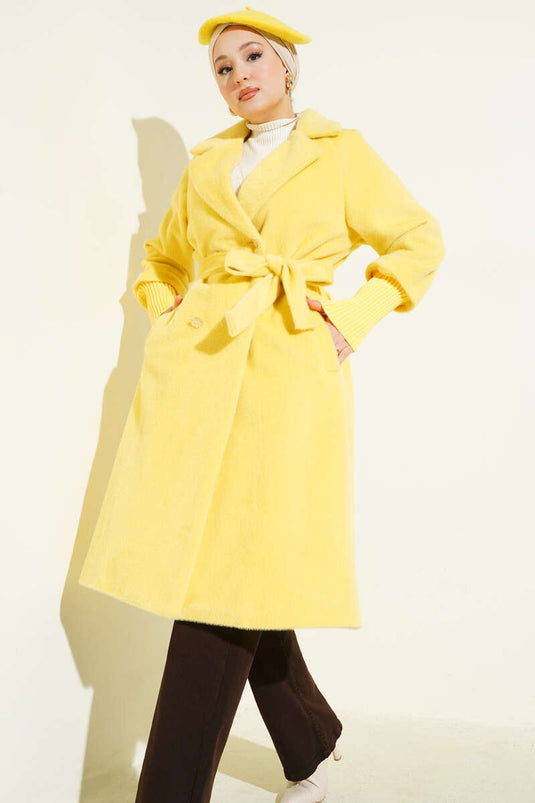 Gelber gerippter, gegürteter Rosshaarmantel