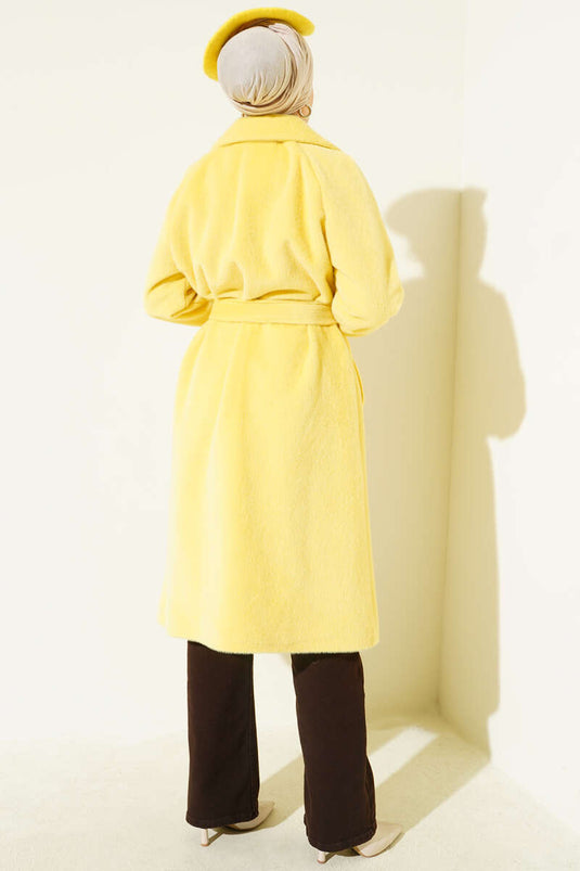 Gelber gerippter, gegürteter Rosshaarmantel