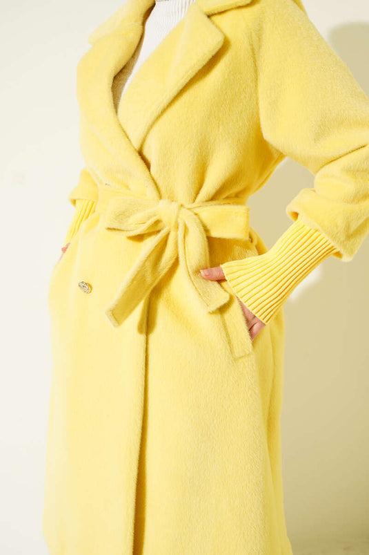 Gelber gerippter, gegürteter Rosshaarmantel