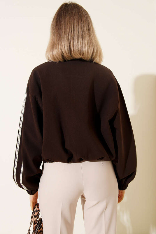 سترة بجيوب مزودة بأزرار ضغط بخطوط كاملة باللون البني