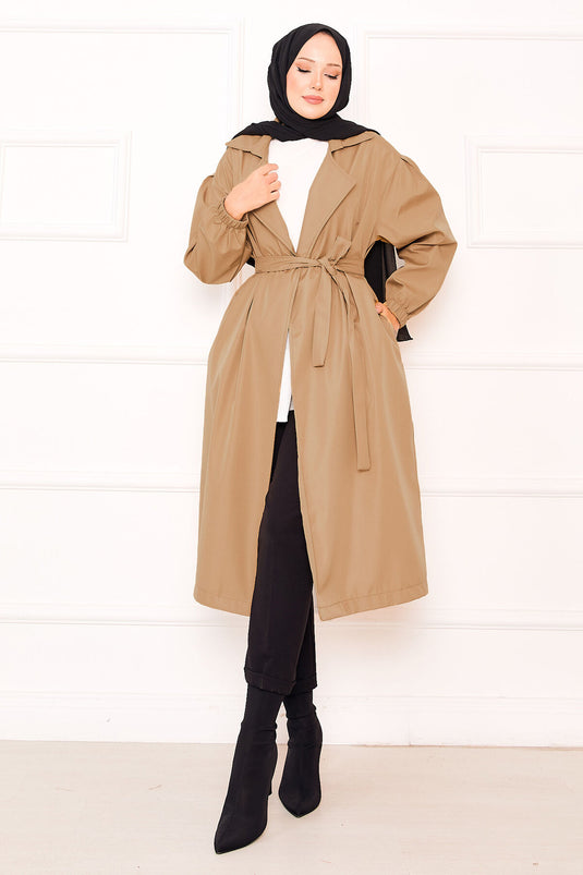 Trench-coat hijab camel avec manches élastiquées et ceinture amovible