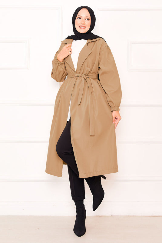 Trench-coat hijab camel avec manches élastiquées et ceinture amovible