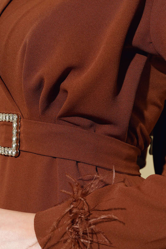 Kol Ucu Tüylü Kemerli Elbise Tarçın