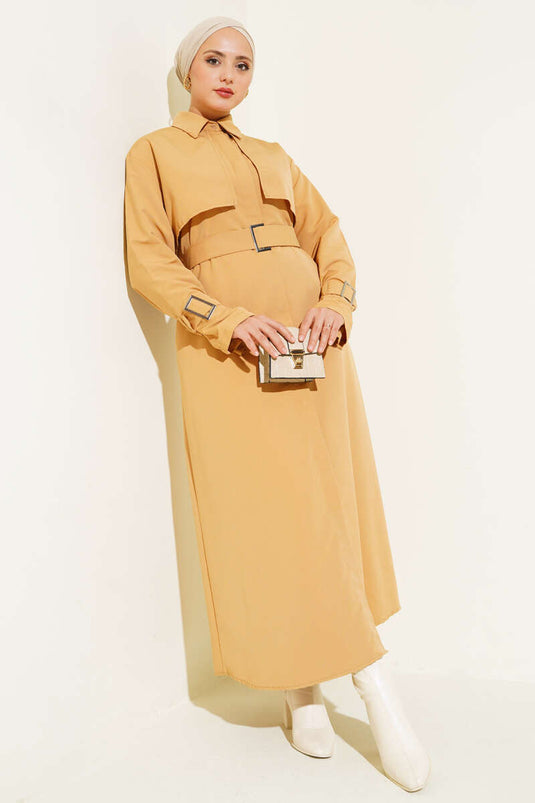 Trench long camel avec manches et ceinture