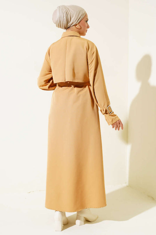 Trench long camel avec manches et ceinture