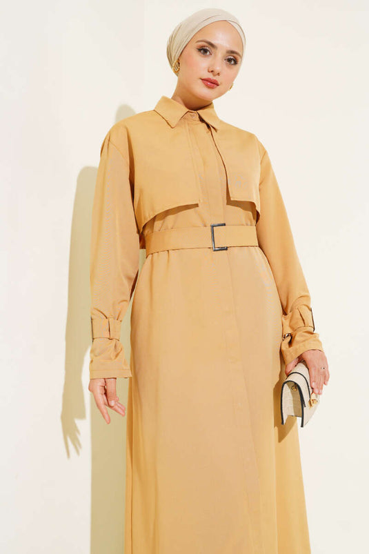 Trench long camel avec manches et ceinture