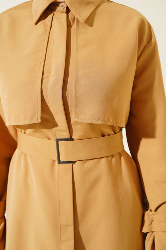 Trench long camel avec manches et ceinture