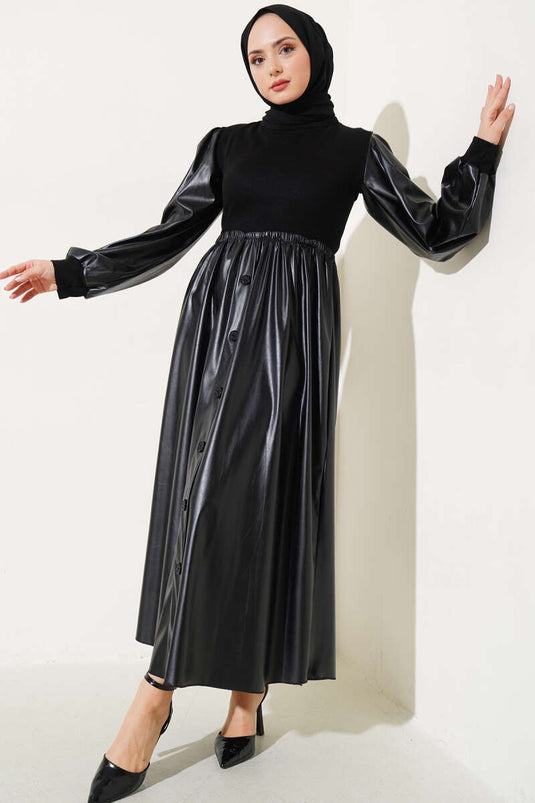 Robe en cuir noire avec manches et jupe