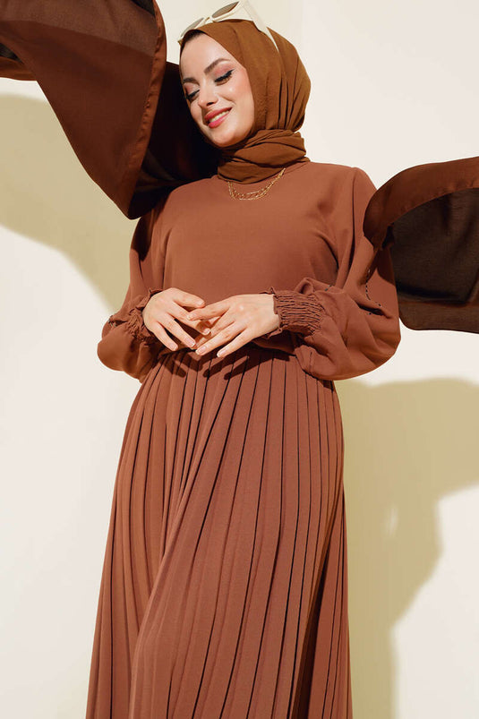 Ensemble en crêpe avec pierres sur la manche, beige