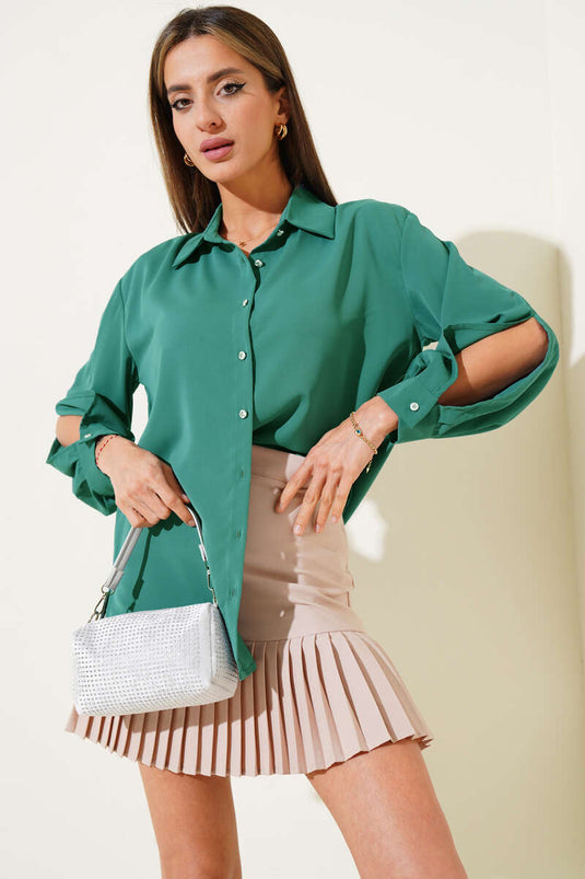 Chemise en mousseline verte avec fentes aux manches