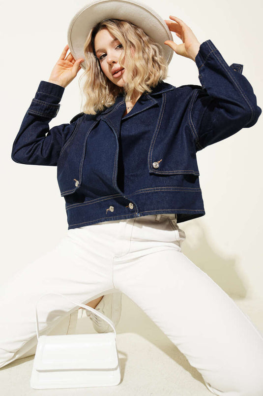 Crop in denim blu scuro con bottoni sulle maniche