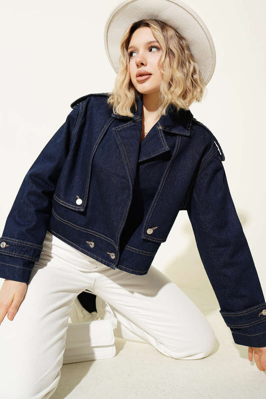Crop in denim blu scuro con bottoni sulle maniche