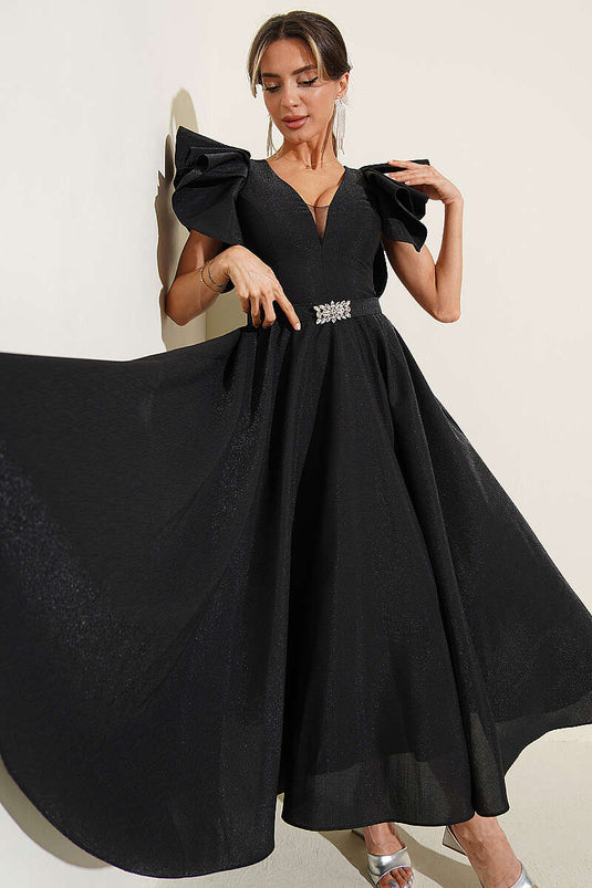 Robe de soirée noire avec détails volantés aux manches