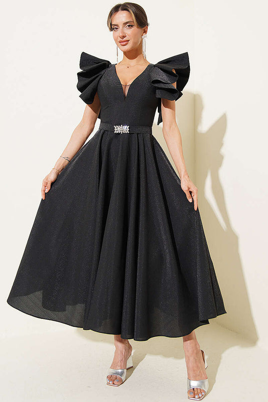 Robe de soirée noire avec détails volantés aux manches