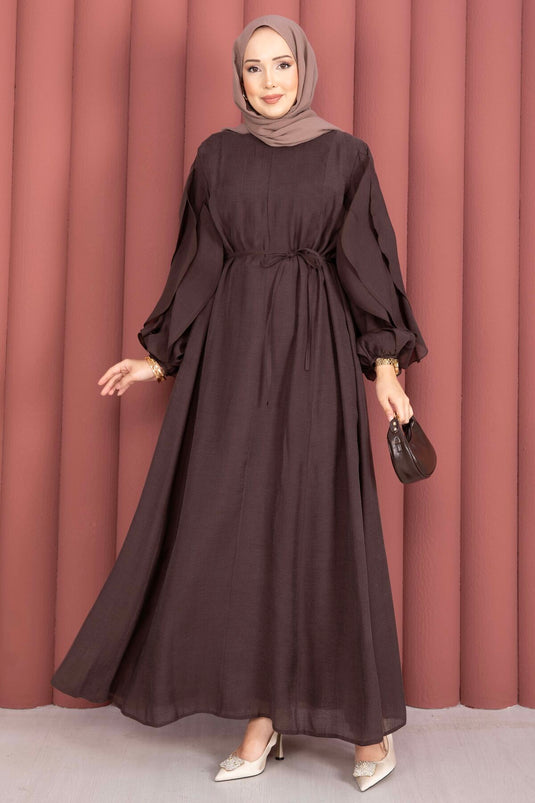 Robe modeste à manches volantées avec ceinture, couleur café