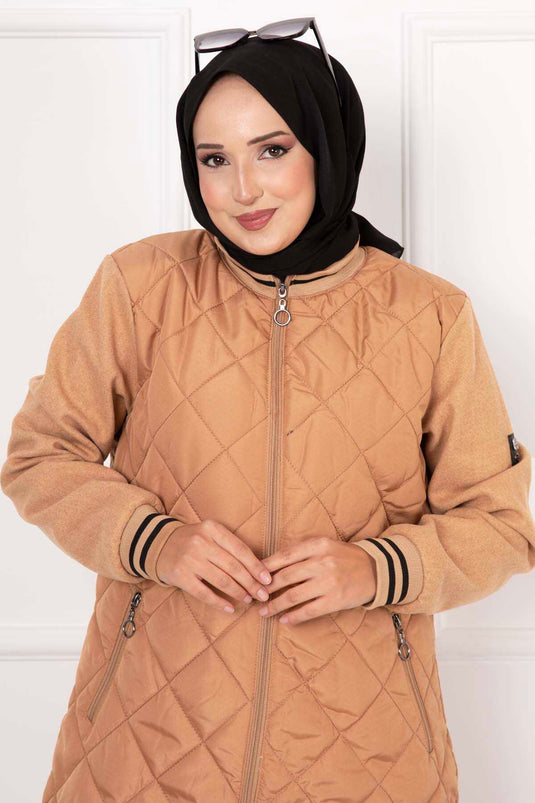 Manteau matelassé avec manches doublées et tampons, beige