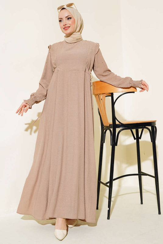 Abito color latte con maniche con paillettes lucide