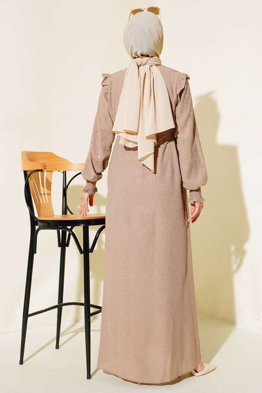 Abito color latte con maniche con paillettes lucide