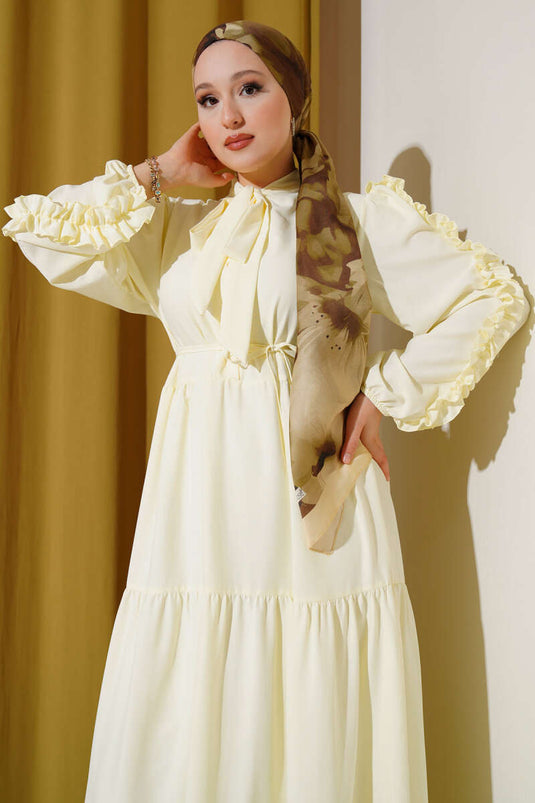 Robe jaune à volants et manches superposées