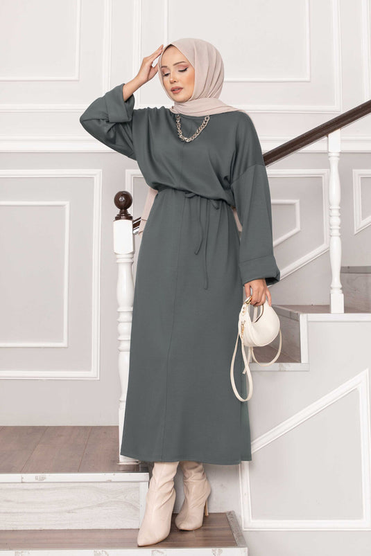 Oysho-Kleid mit umgeschlagenen Ärmeln und abnehmbarem Gürtel, Hellgrün