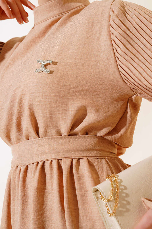 Leinenkleid mit Faltenärmeln in Latte