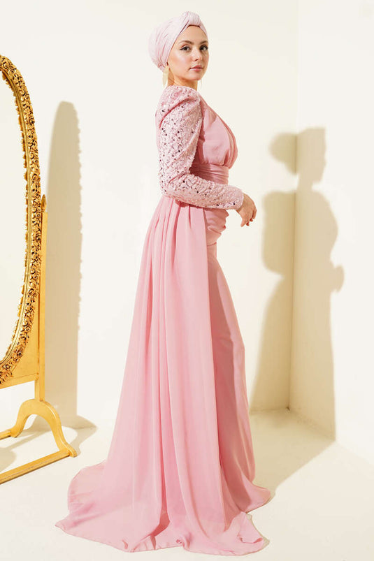 Robe de soirée avec cape et détails en pièces roses Kolu Pul