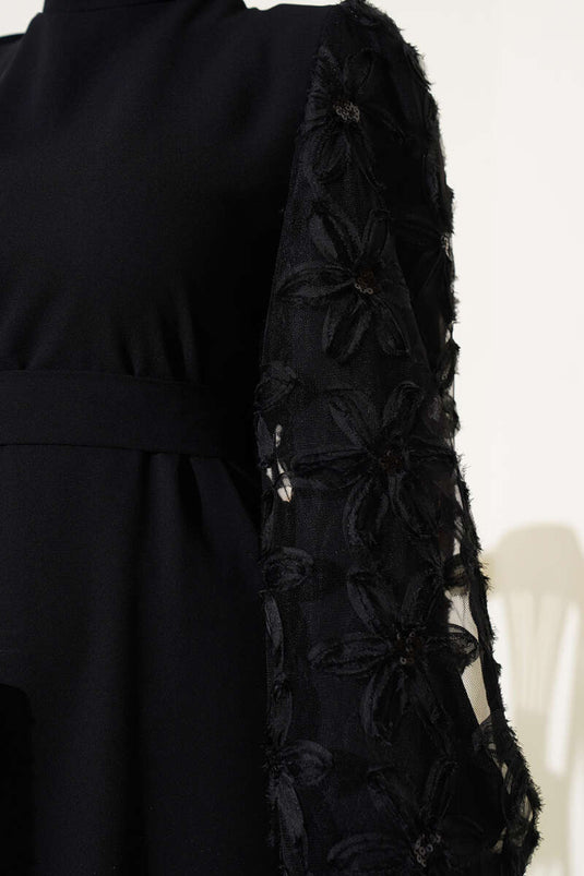 Kleid mit Blumengürtel und Tüllärmeln in Schwarz