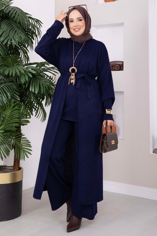 Ensemble Tricot Bleu Marine Avec Collier Et Détail À Nouer