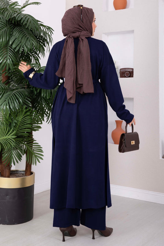 Ensemble Tricot Bleu Marine Avec Collier Et Détail À Nouer